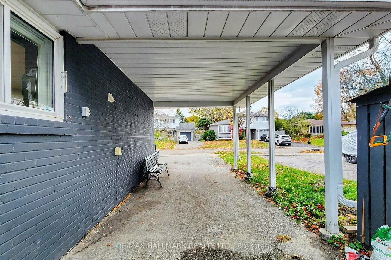 4, Devins, Aurora Heights, Aurora