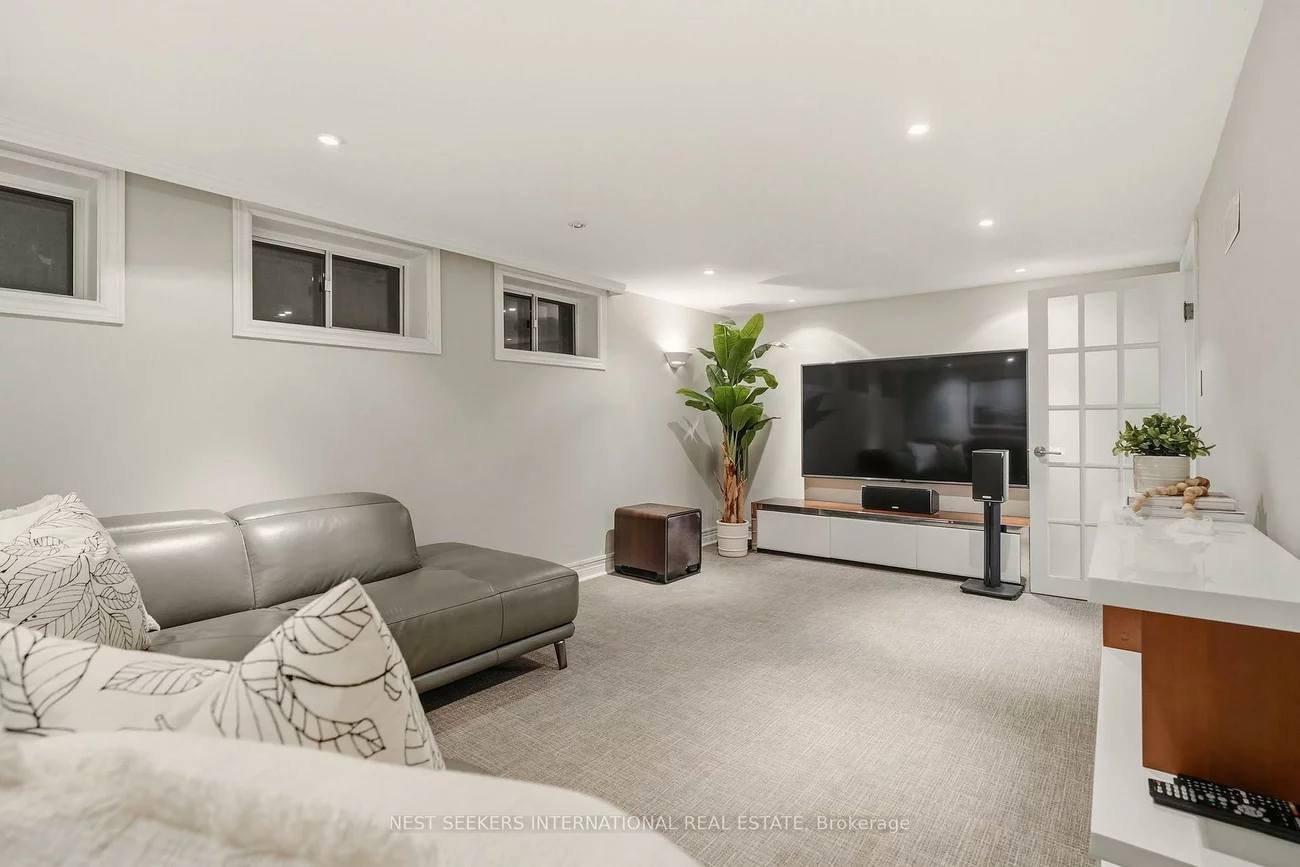 31, Mark, Aurora Village, Aurora