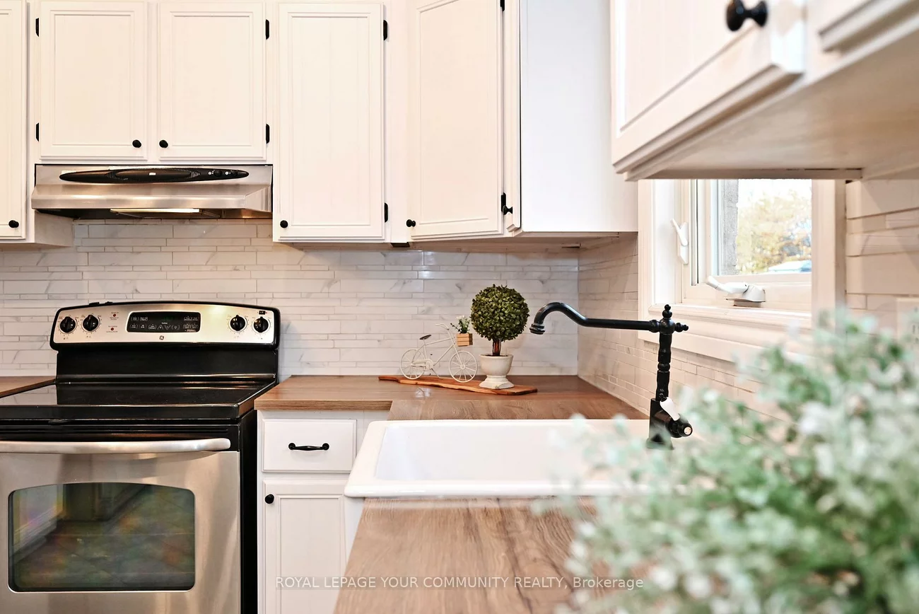 188, Kemano, Aurora Heights, Aurora