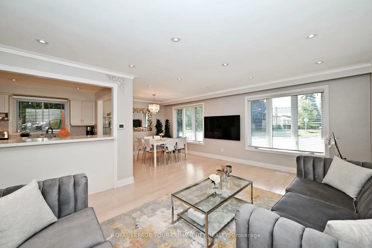 26, Kemano, Aurora Heights, Aurora