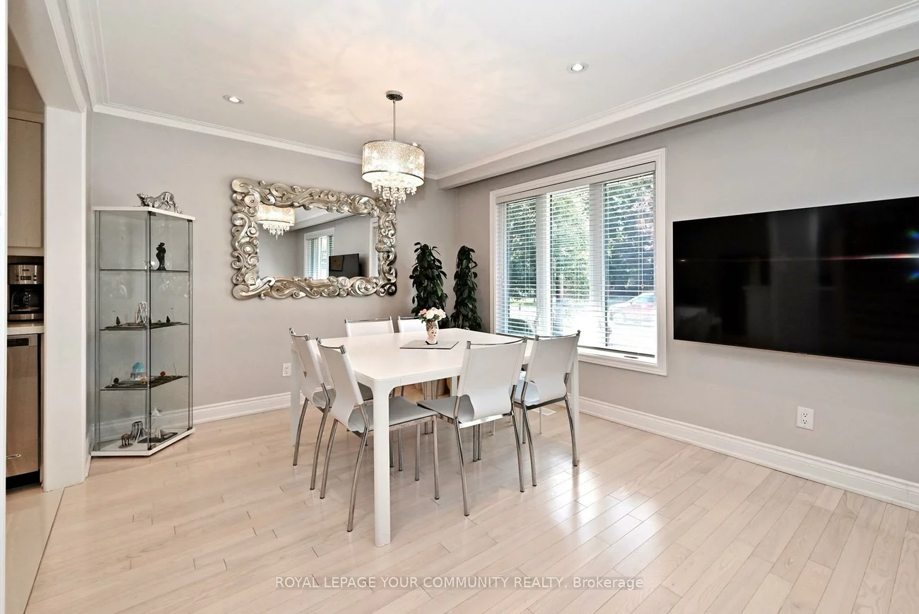 26, Kemano, Aurora Heights, Aurora