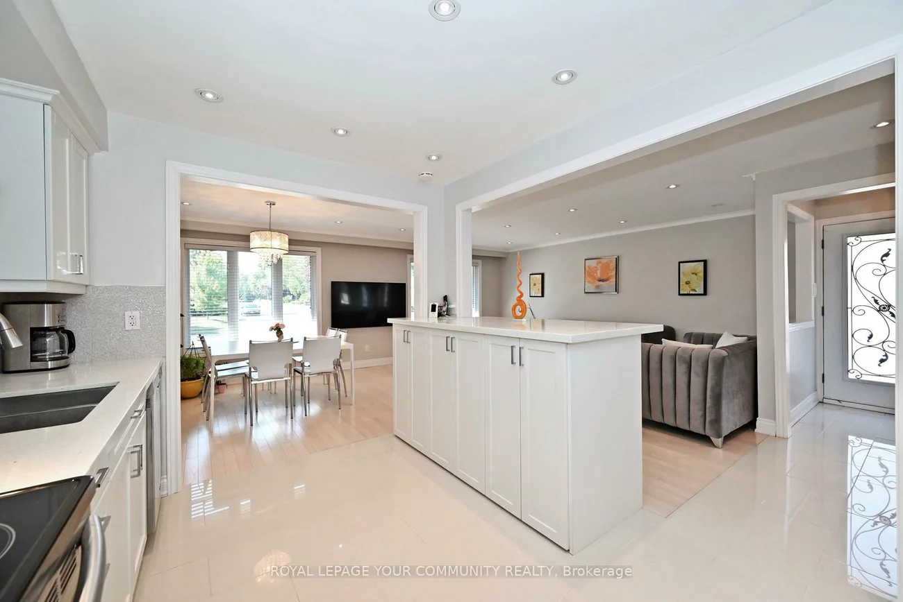 26, Kemano, Aurora Heights, Aurora