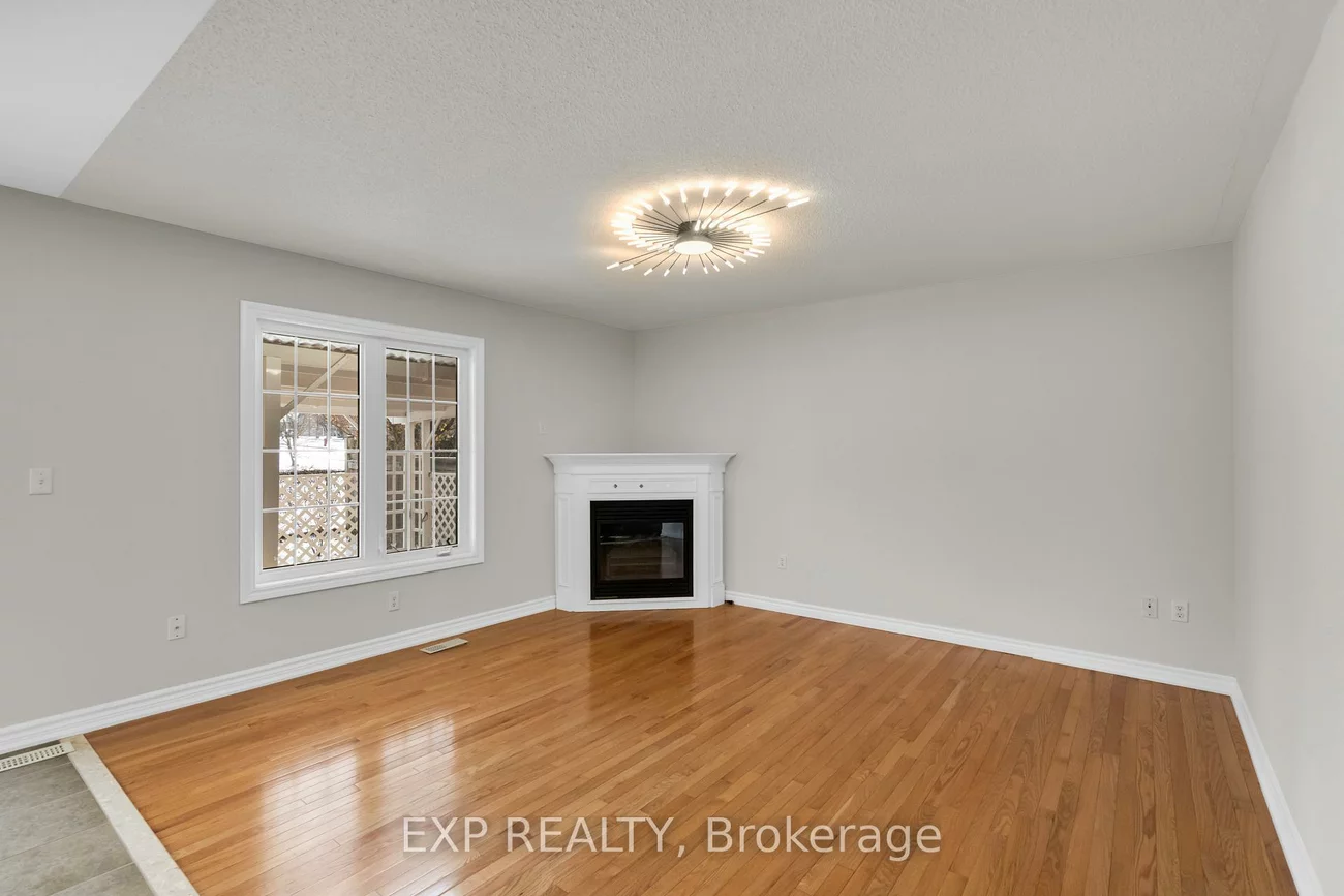 7, Wallwark, Bayview Northeast, Aurora