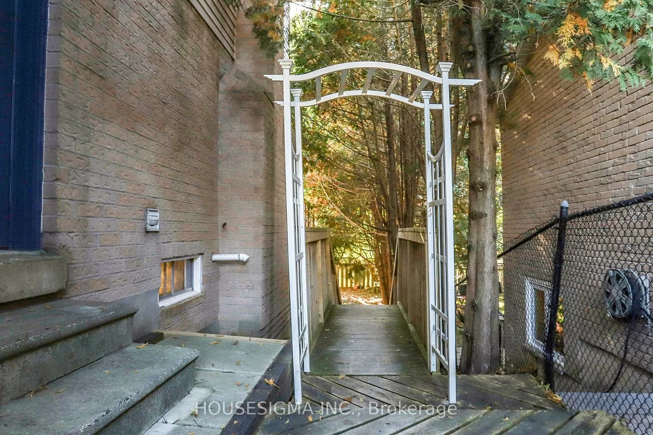 41, Underhill, Aurora Highlands, Aurora