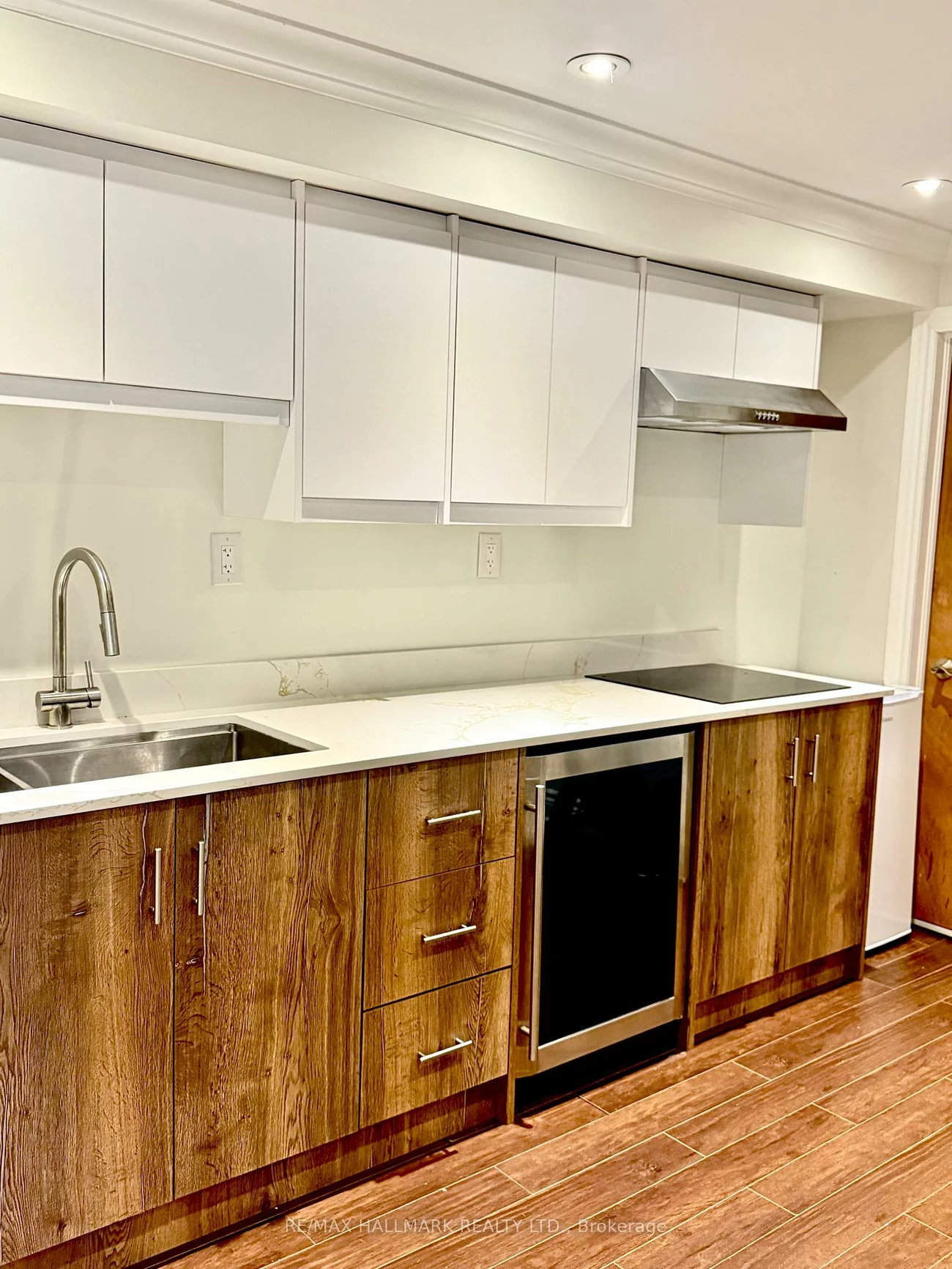 220, Tonner, Bayview Northeast, Aurora