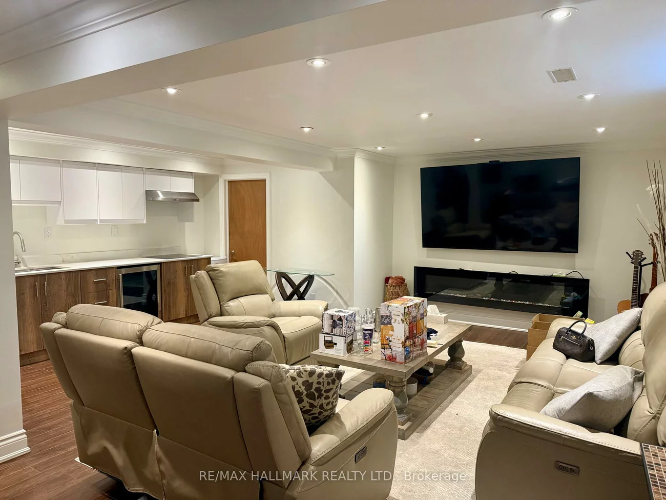 220, Tonner, Bayview Northeast, Aurora