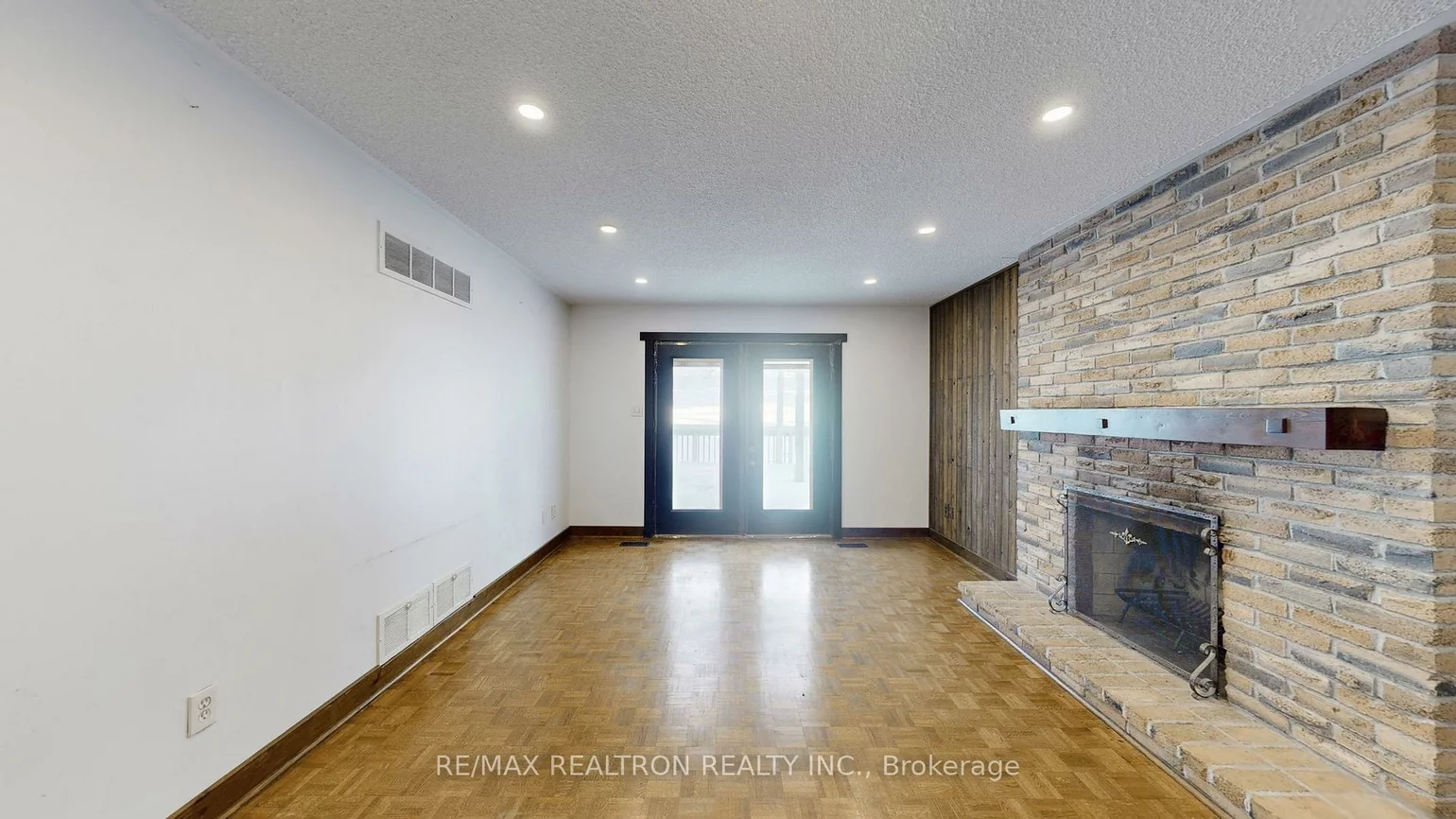 8, Blue Grass, Aurora Estates, Aurora