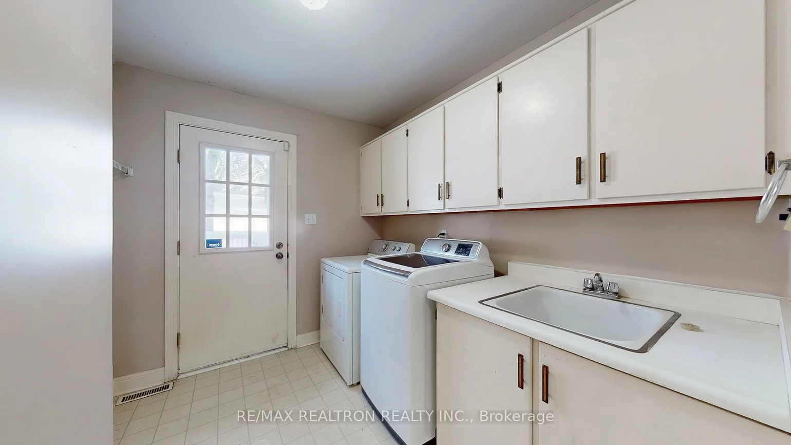 8, Blue Grass, Aurora Estates, Aurora