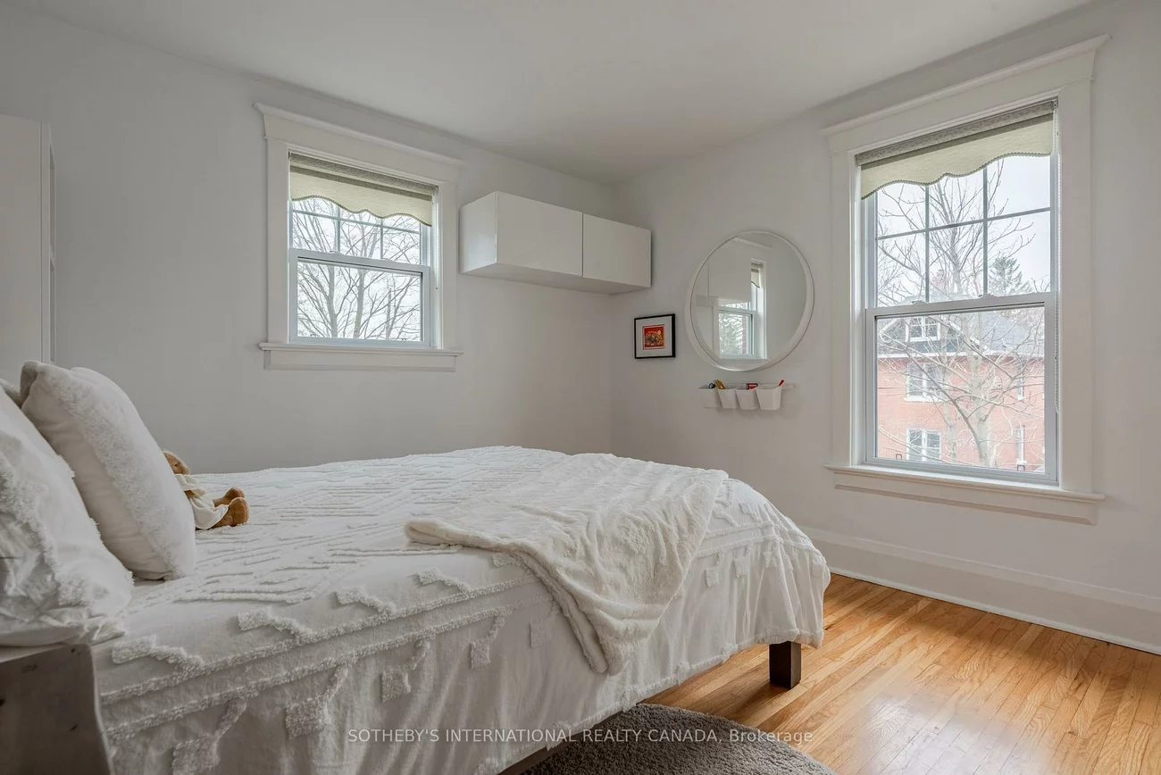 77, Catherine, Aurora Village, Aurora