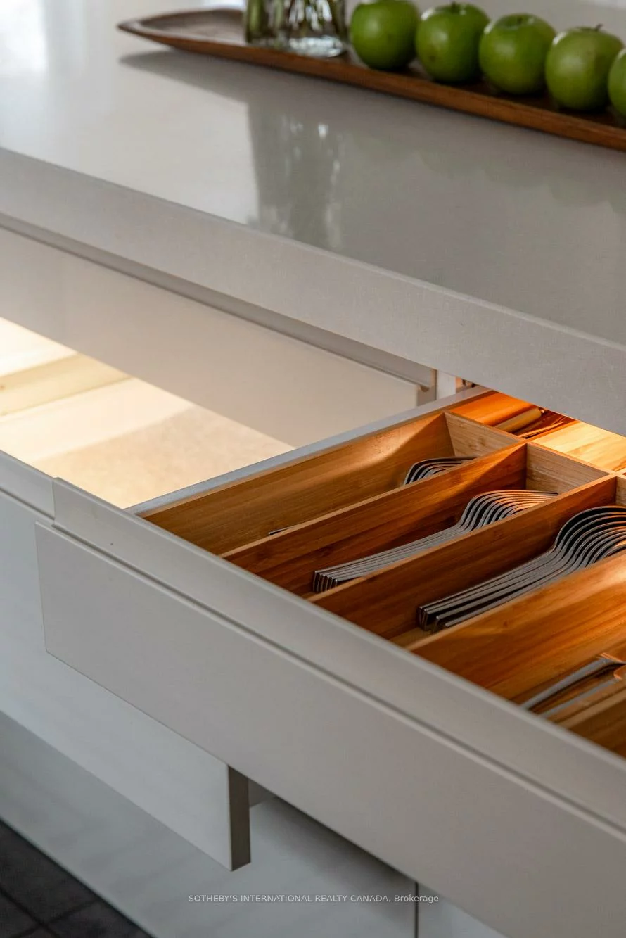 77, Catherine, Aurora Village, Aurora