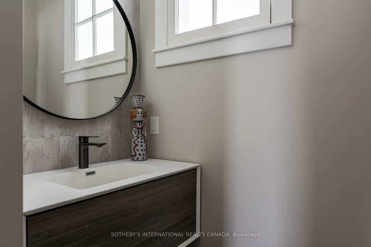 77, Catherine, Aurora Village, Aurora