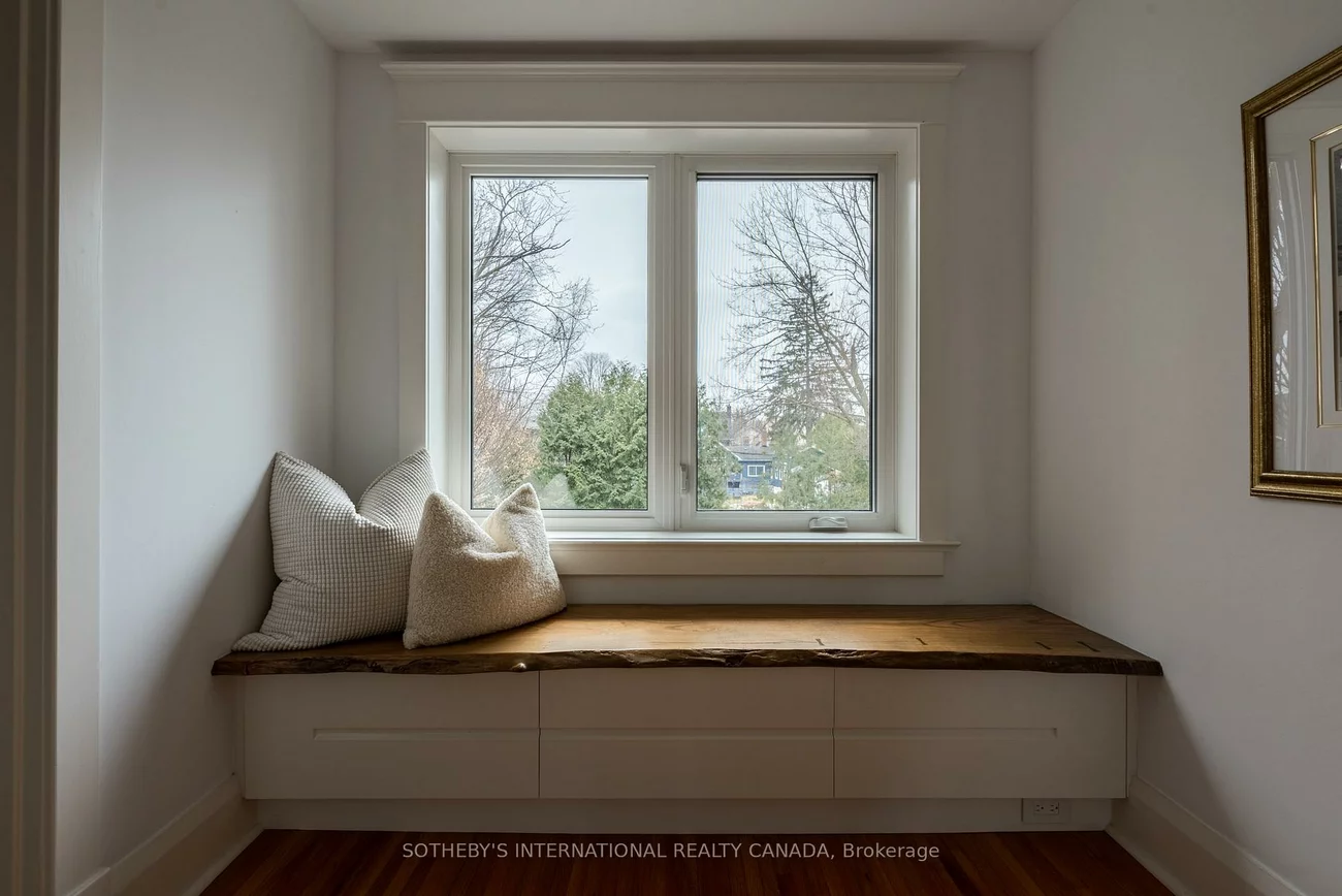 77, Catherine, Aurora Village, Aurora