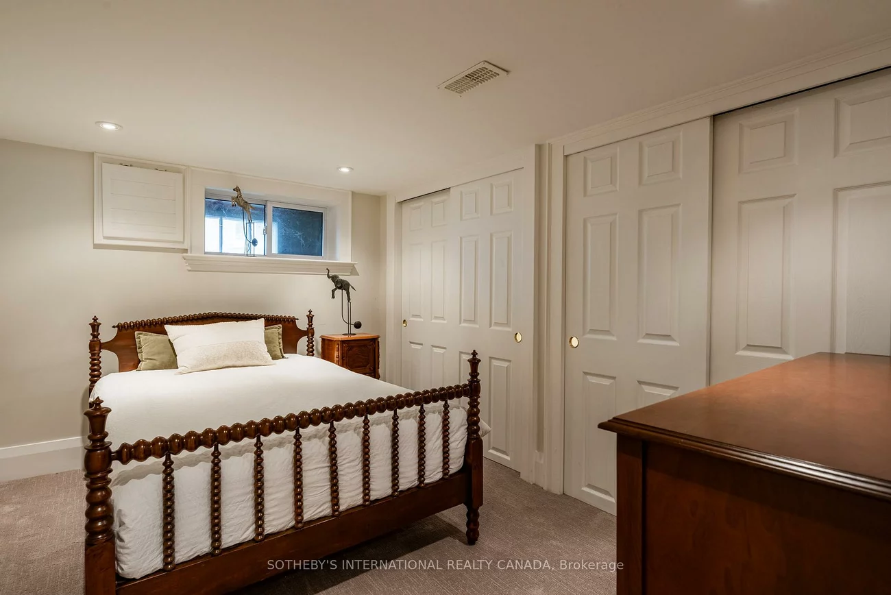 77, Catherine, Aurora Village, Aurora