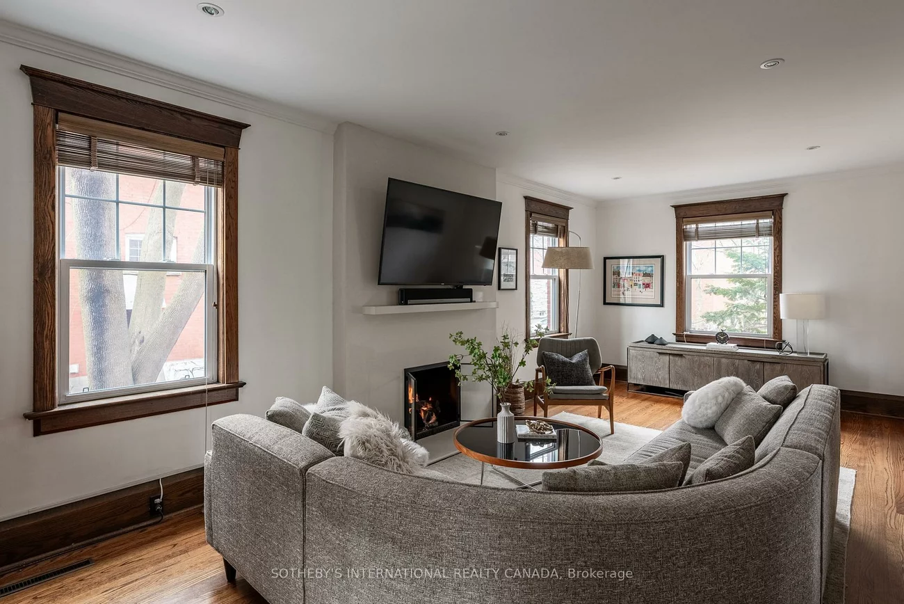 77, Catherine, Aurora Village, Aurora