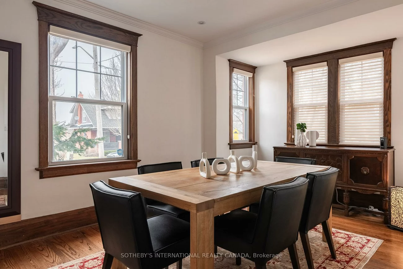 77, Catherine, Aurora Village, Aurora