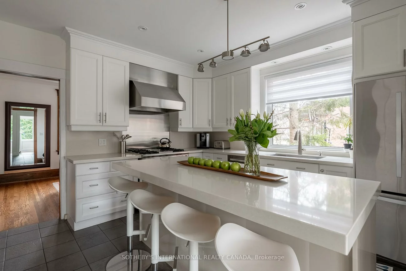 77, Catherine, Aurora Village, Aurora