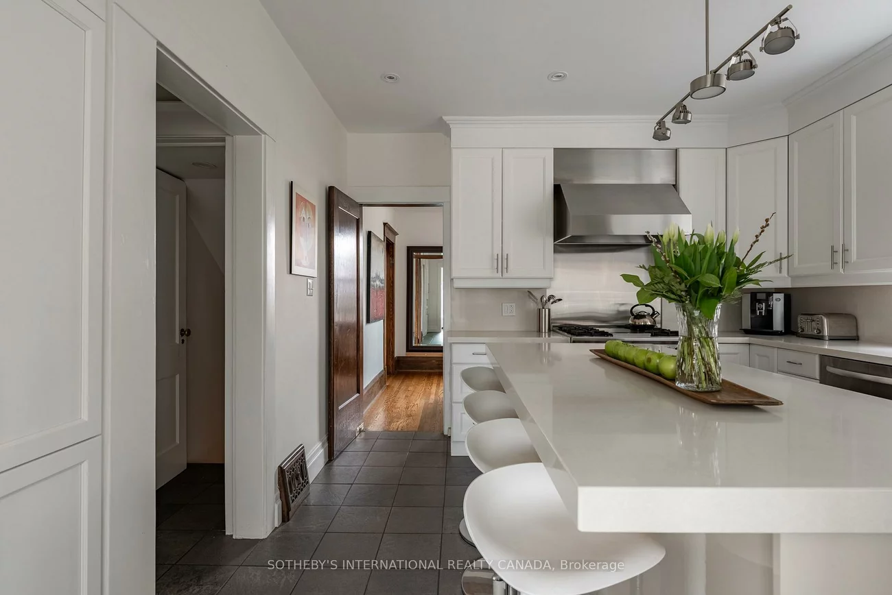 77, Catherine, Aurora Village, Aurora