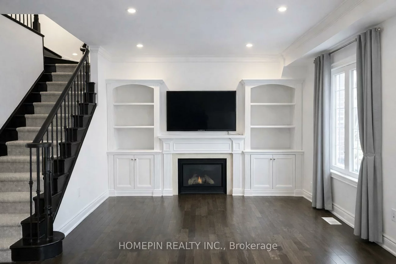 40, Chapman, Aurora Grove, Aurora