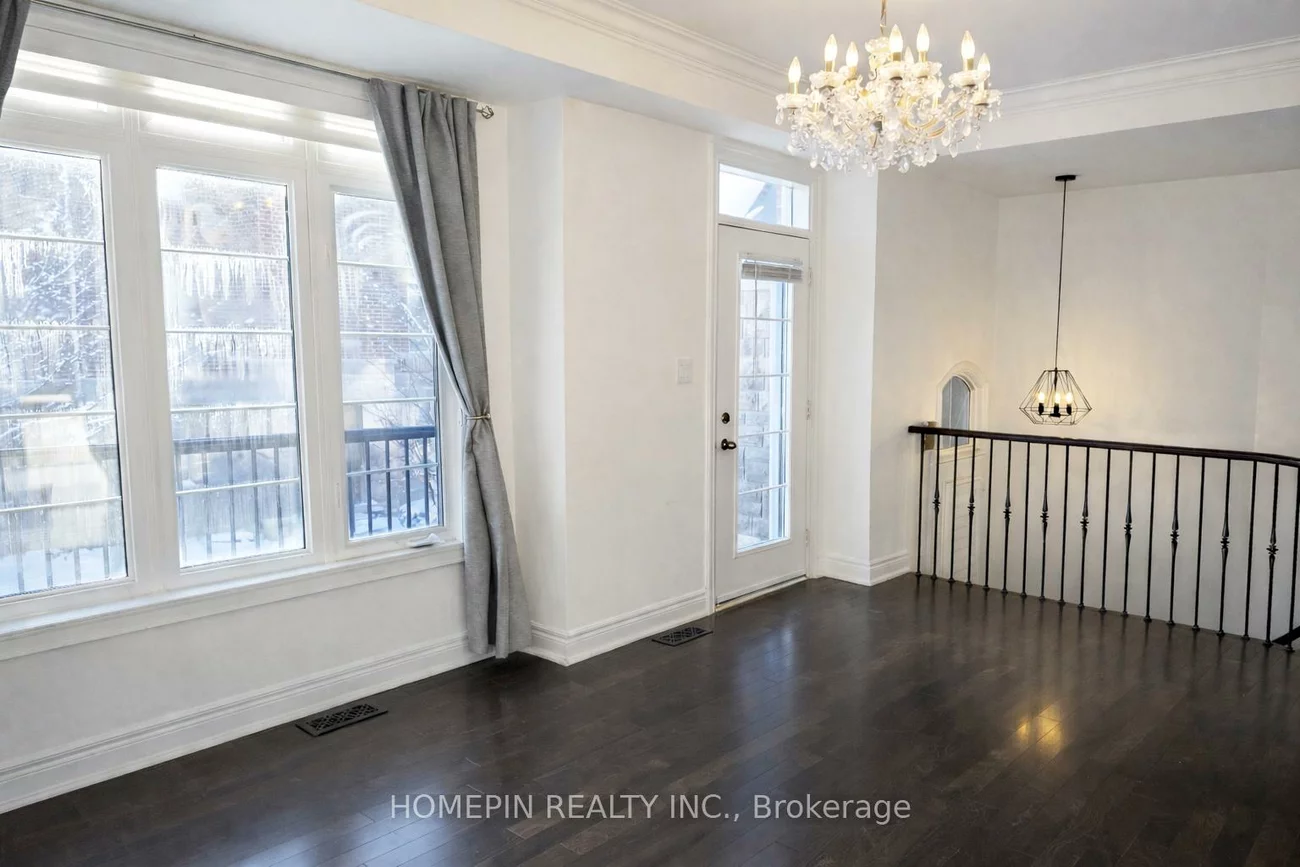 40, Chapman, Aurora Grove, Aurora