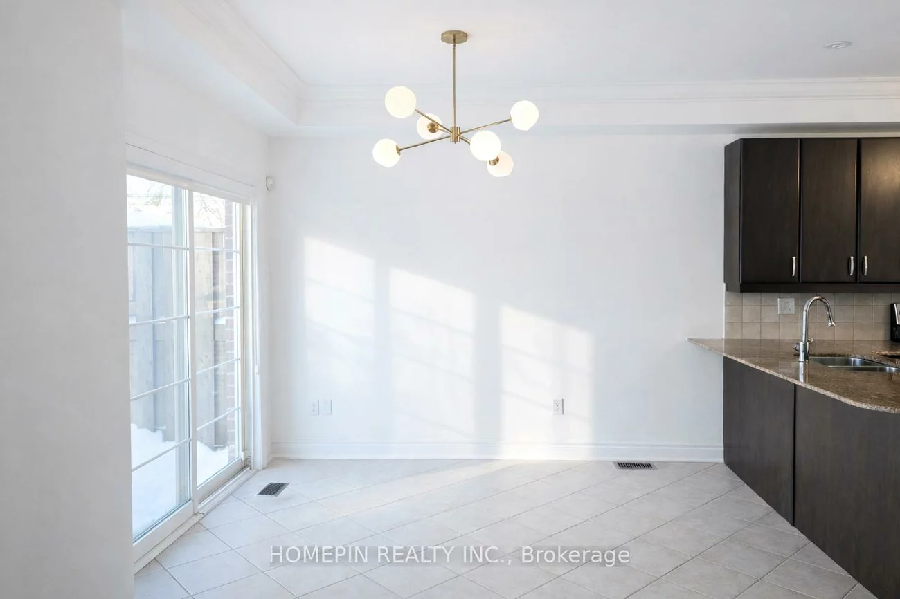 40, Chapman, Aurora Grove, Aurora