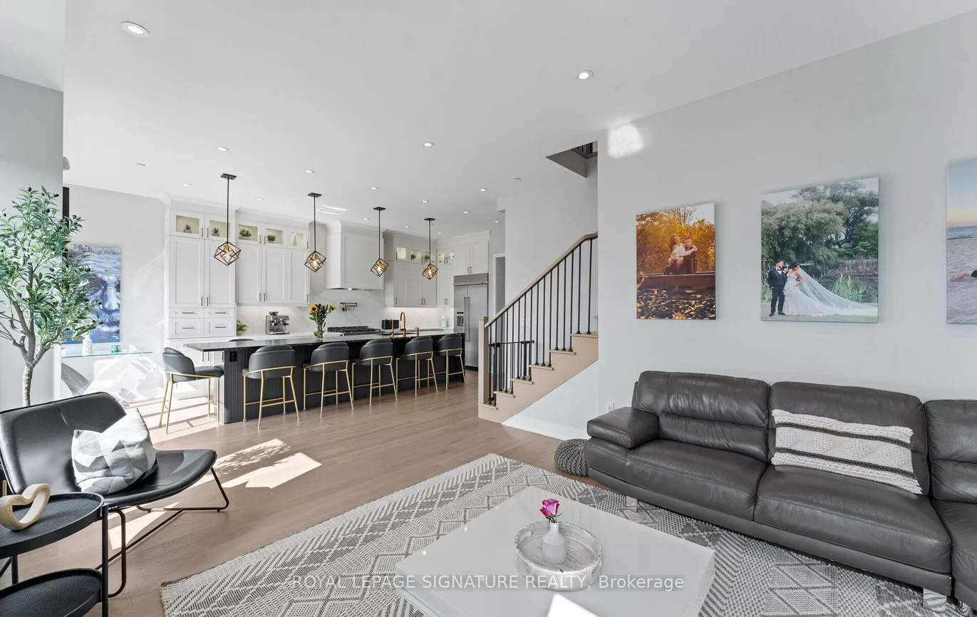 29, Sikura, Rural Aurora, Aurora