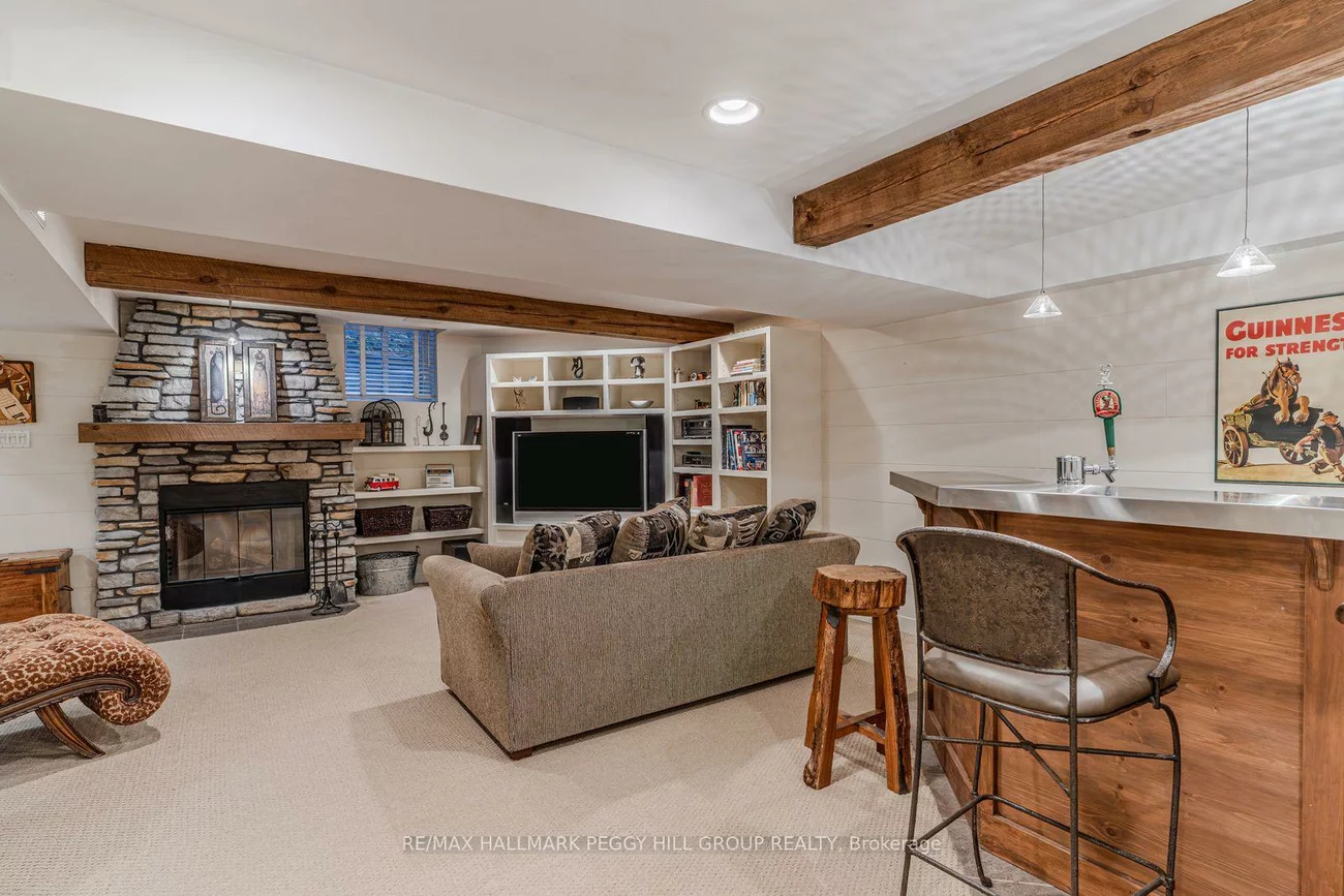 15, Charing, Aurora Highlands, Aurora