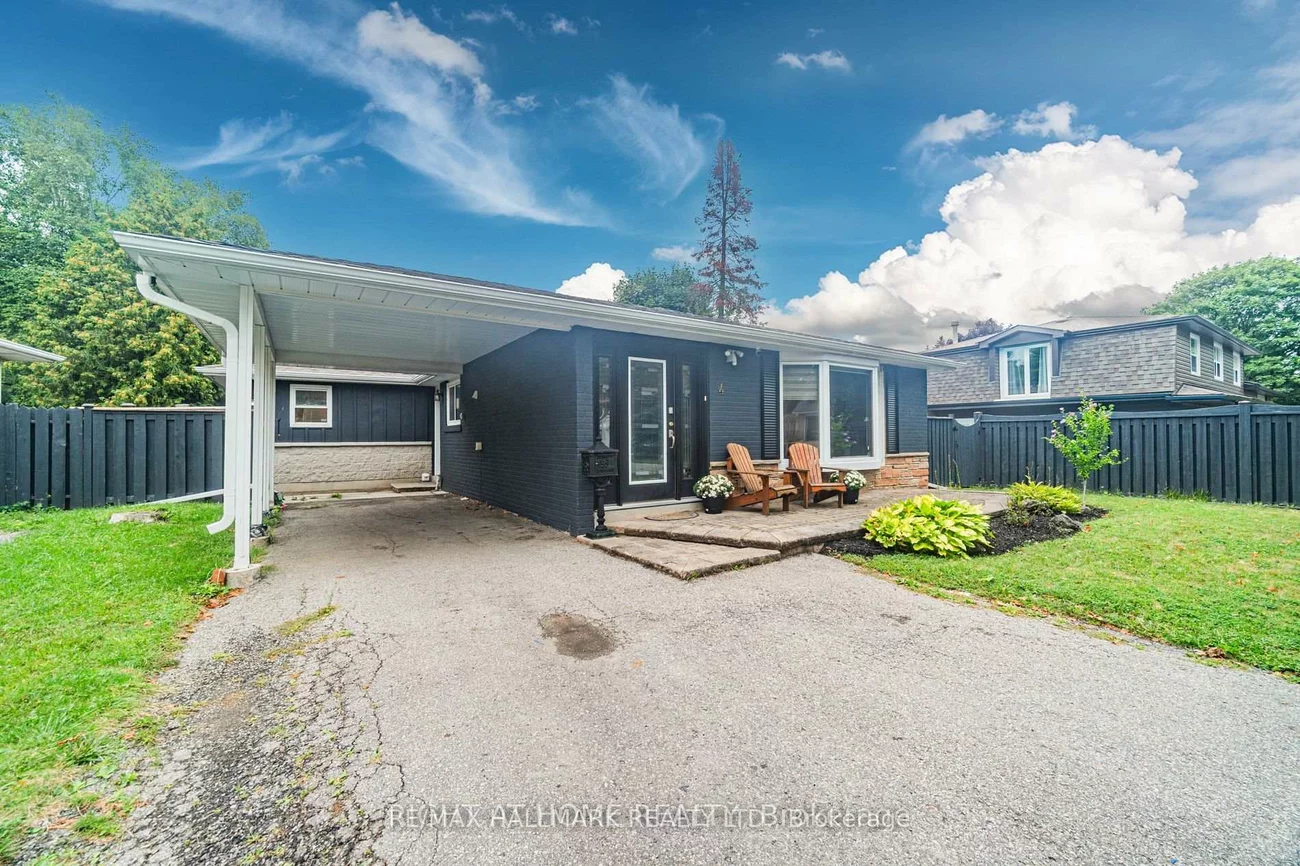 4, Devins, Aurora Heights, Aurora