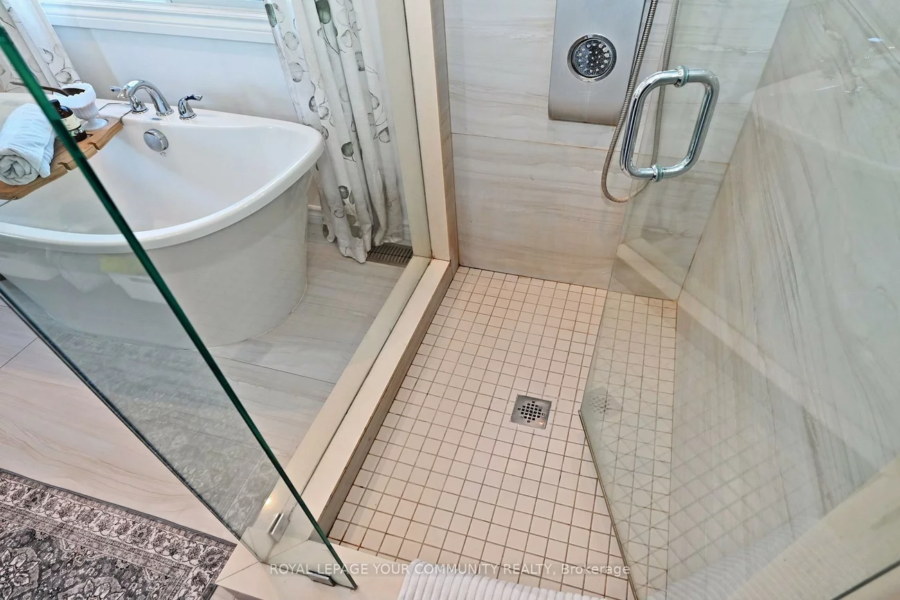 82, Centre, Aurora Village, Aurora