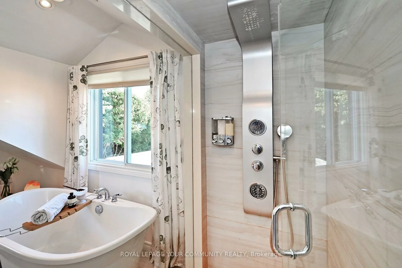 82, Centre, Aurora Village, Aurora