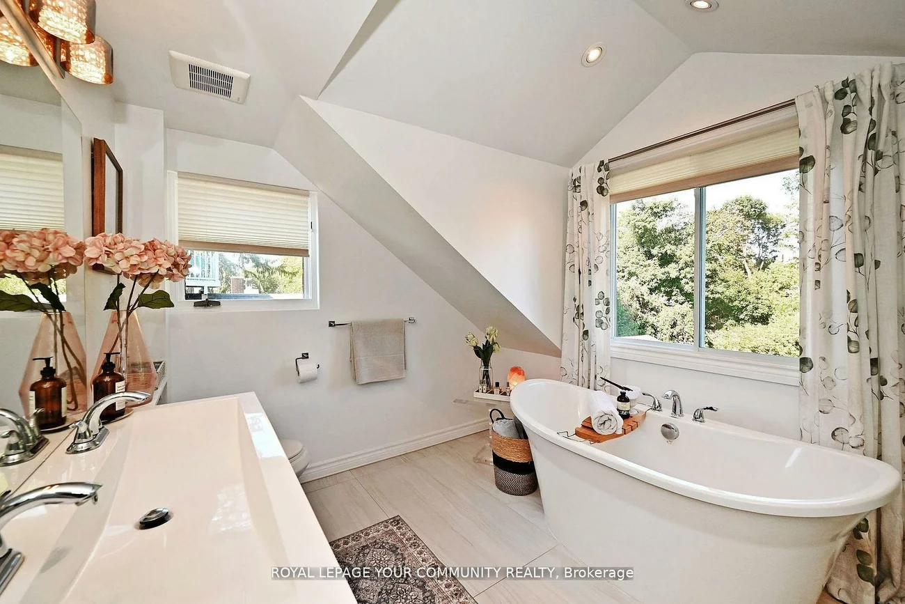 82, Centre, Aurora Village, Aurora