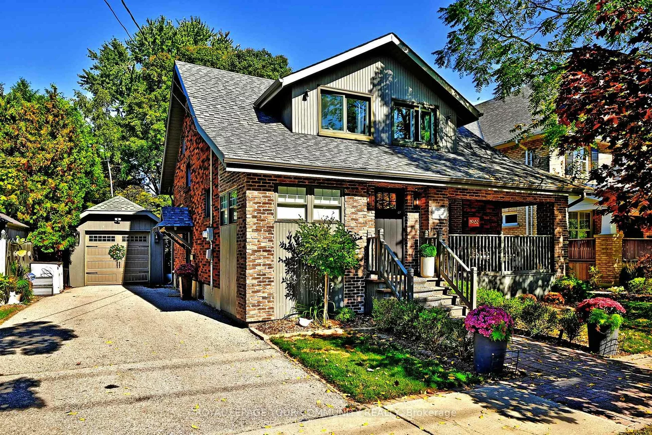 82, Centre, Aurora Village, Aurora