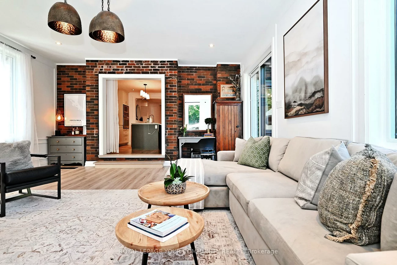 82, Centre, Aurora Village, Aurora