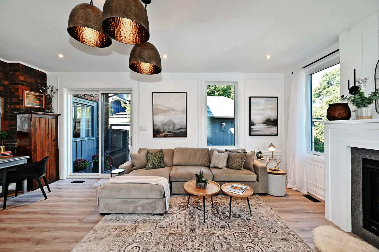 82, Centre, Aurora Village, Aurora