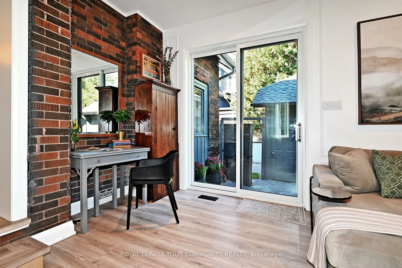 82, Centre, Aurora Village, Aurora