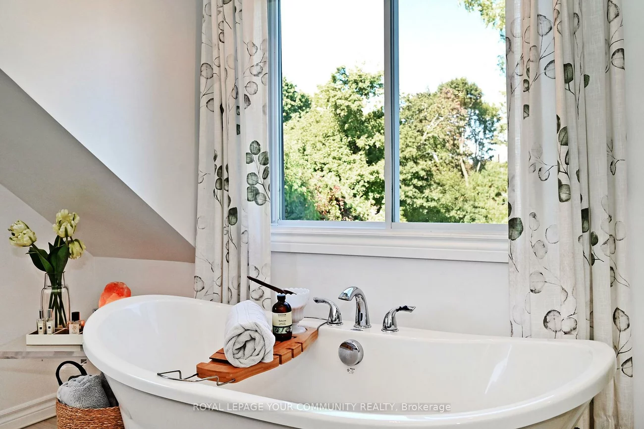 82, Centre, Aurora Village, Aurora