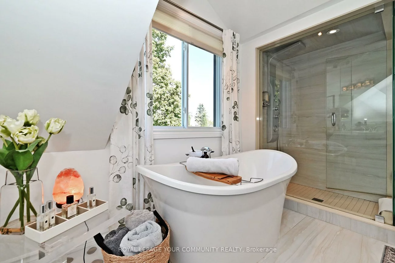 82, Centre, Aurora Village, Aurora