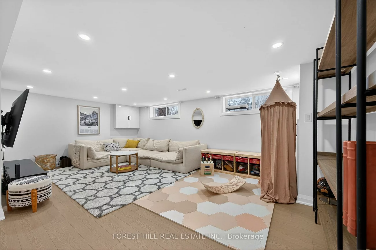 4, Holman, Aurora Highlands, Aurora