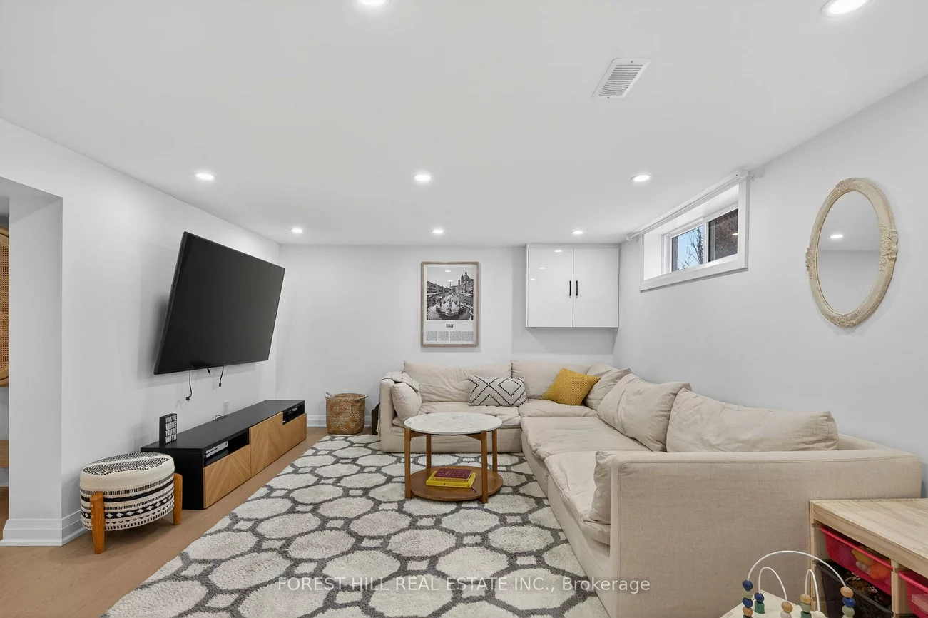 4, Holman, Aurora Highlands, Aurora