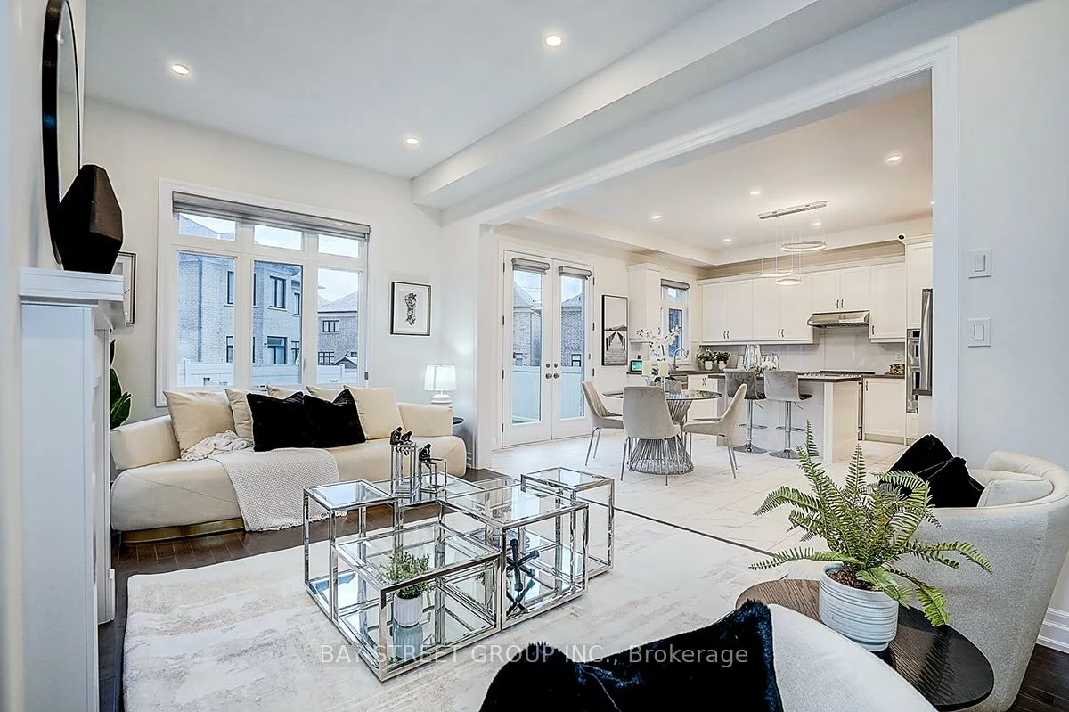 16, Botelho, Bayview Southeast, Aurora