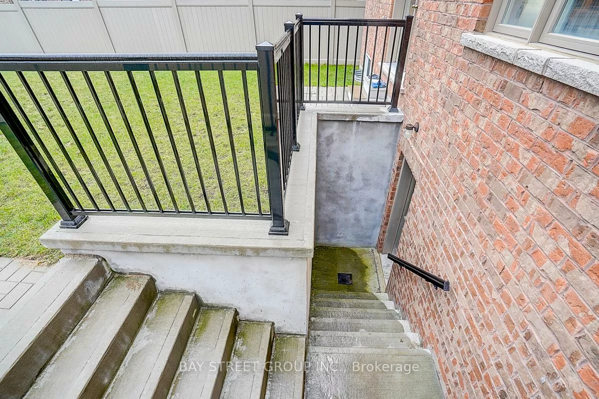 16, Botelho, Bayview Southeast, Aurora