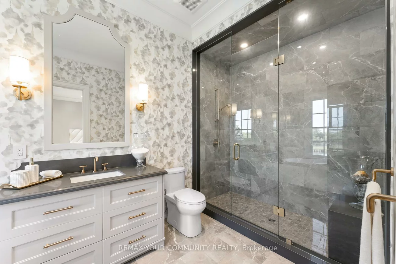 130, St. John's, Aurora Village, Aurora