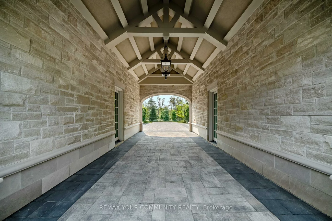 130, St. John's, Aurora Village, Aurora