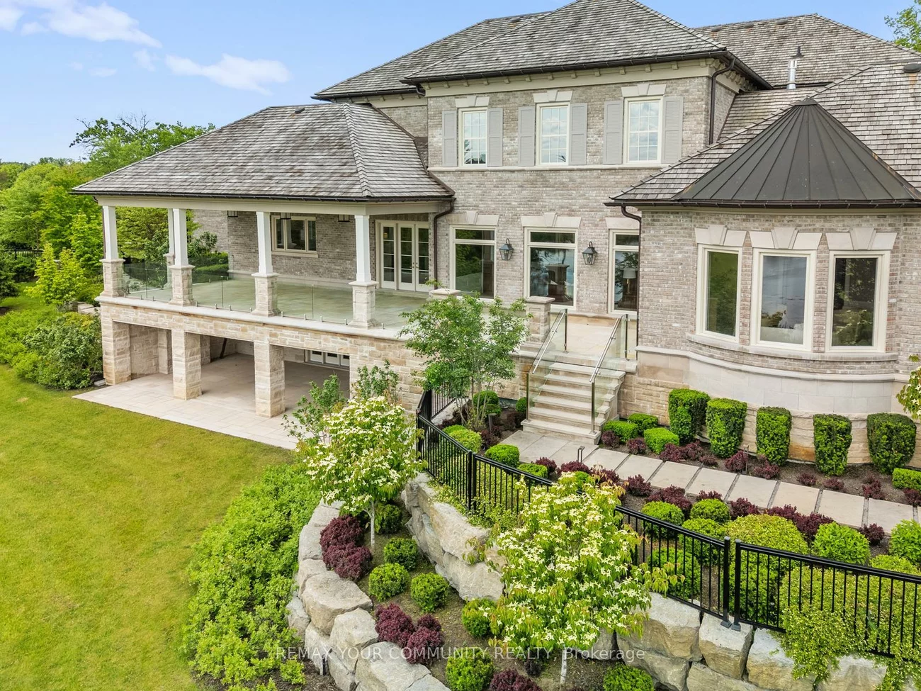 130, St. John's, Aurora Village, Aurora