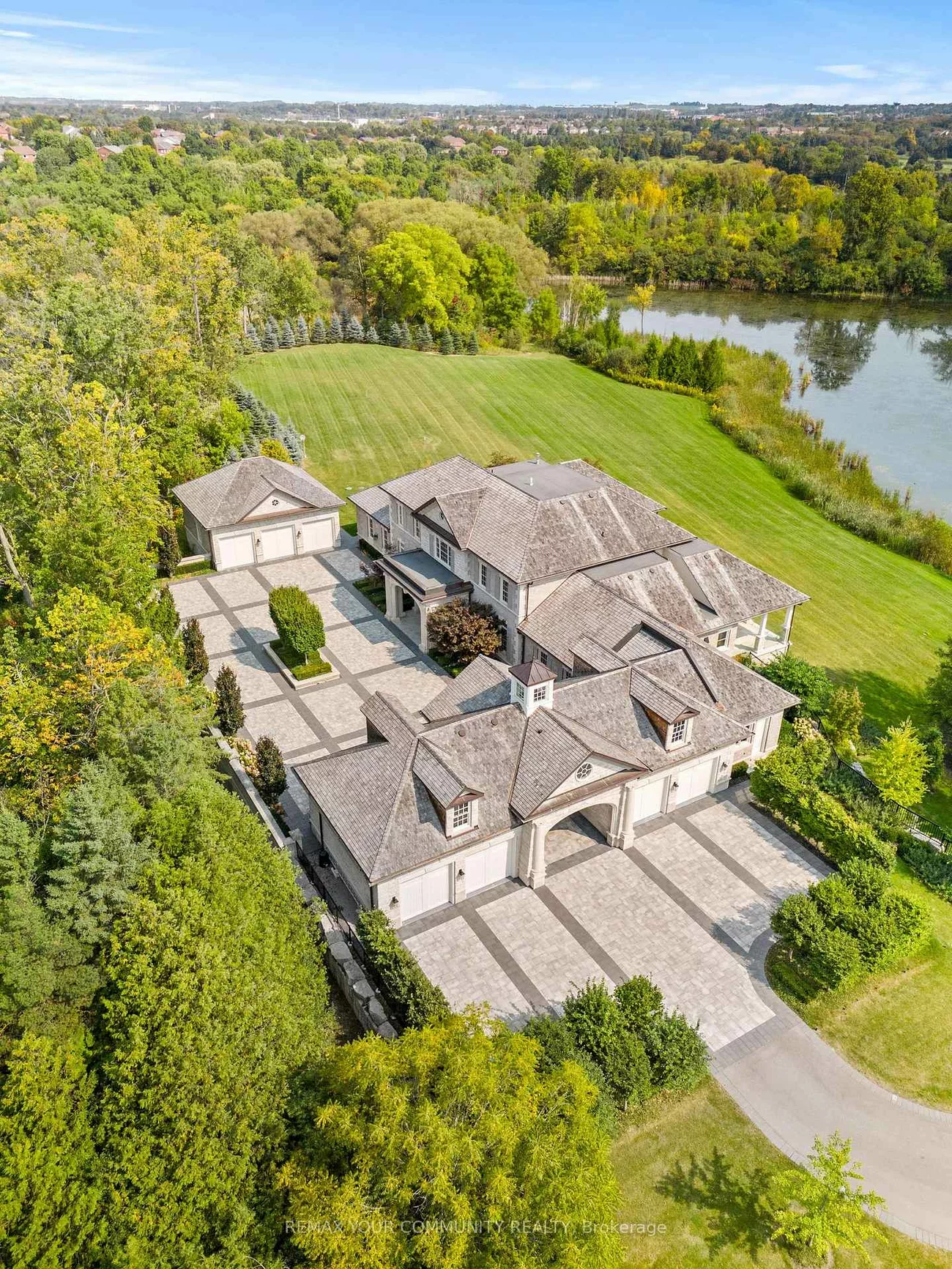 130, St. John's, Aurora Village, Aurora