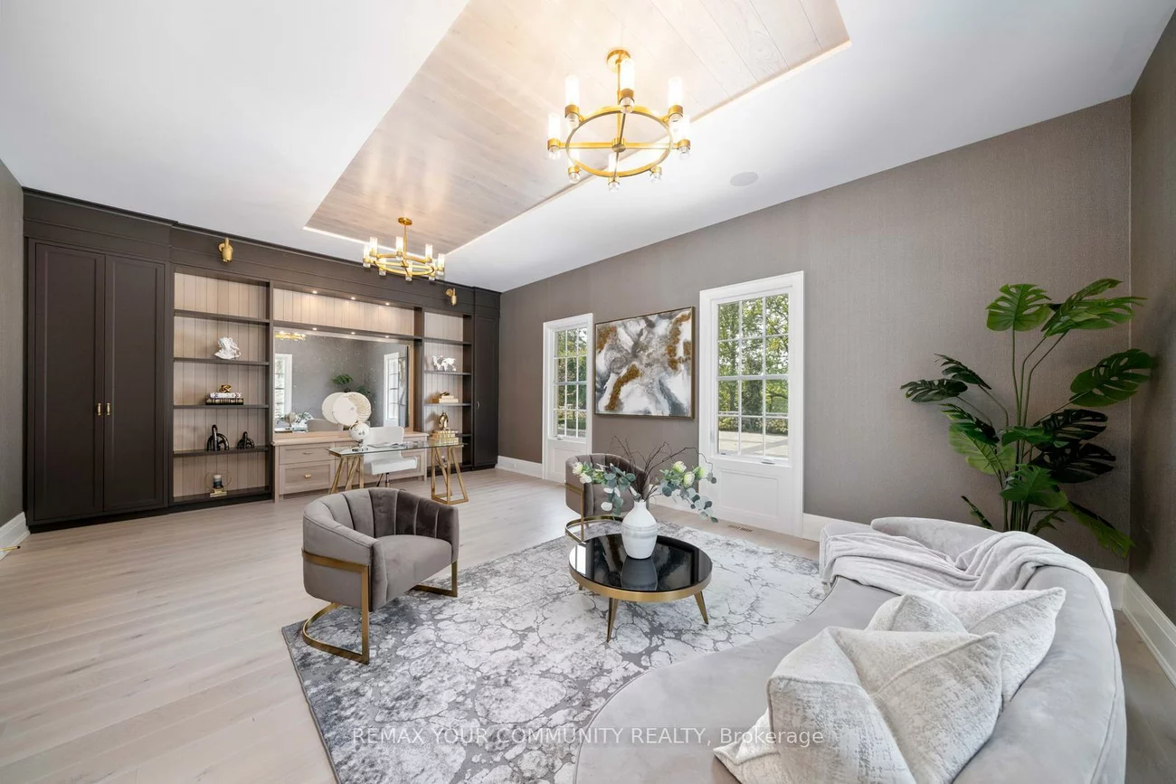 130, St. John's, Aurora Village, Aurora