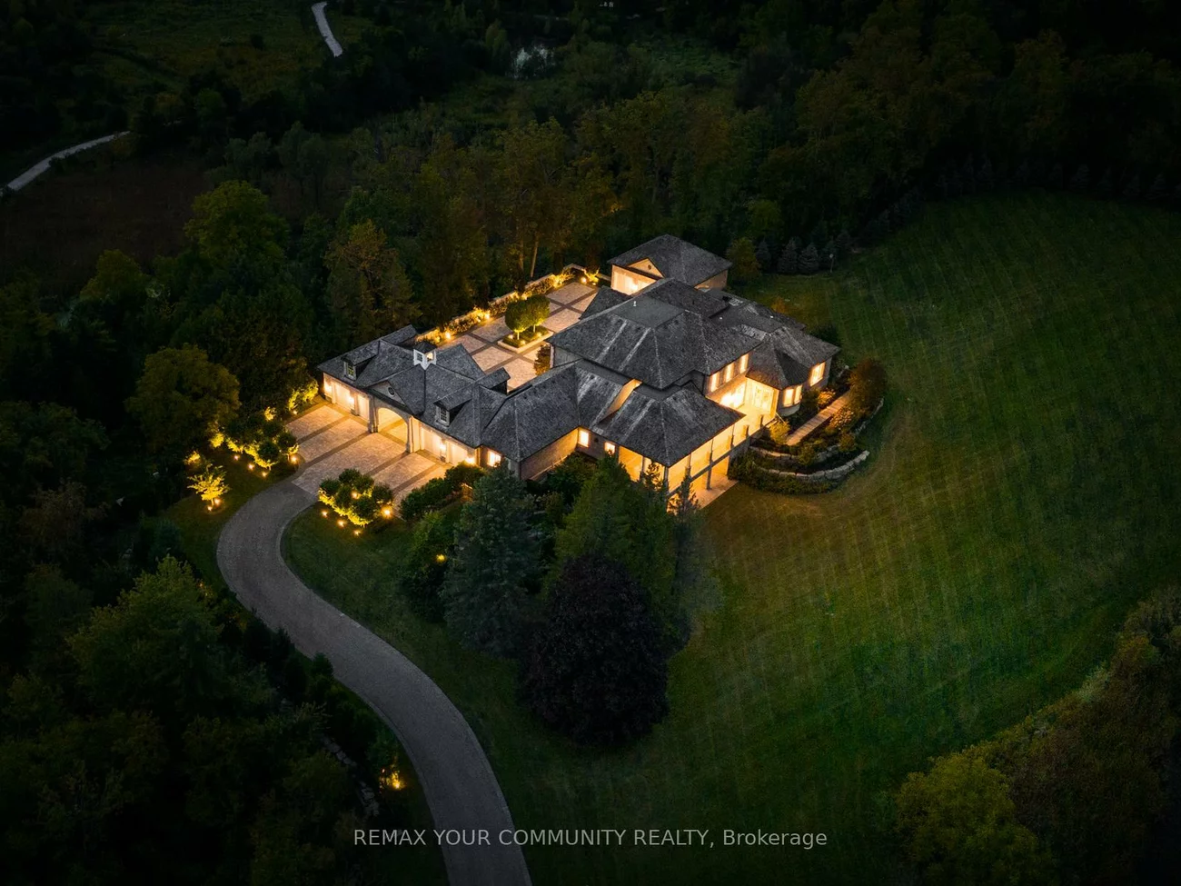 130, St. John's, Aurora Village, Aurora