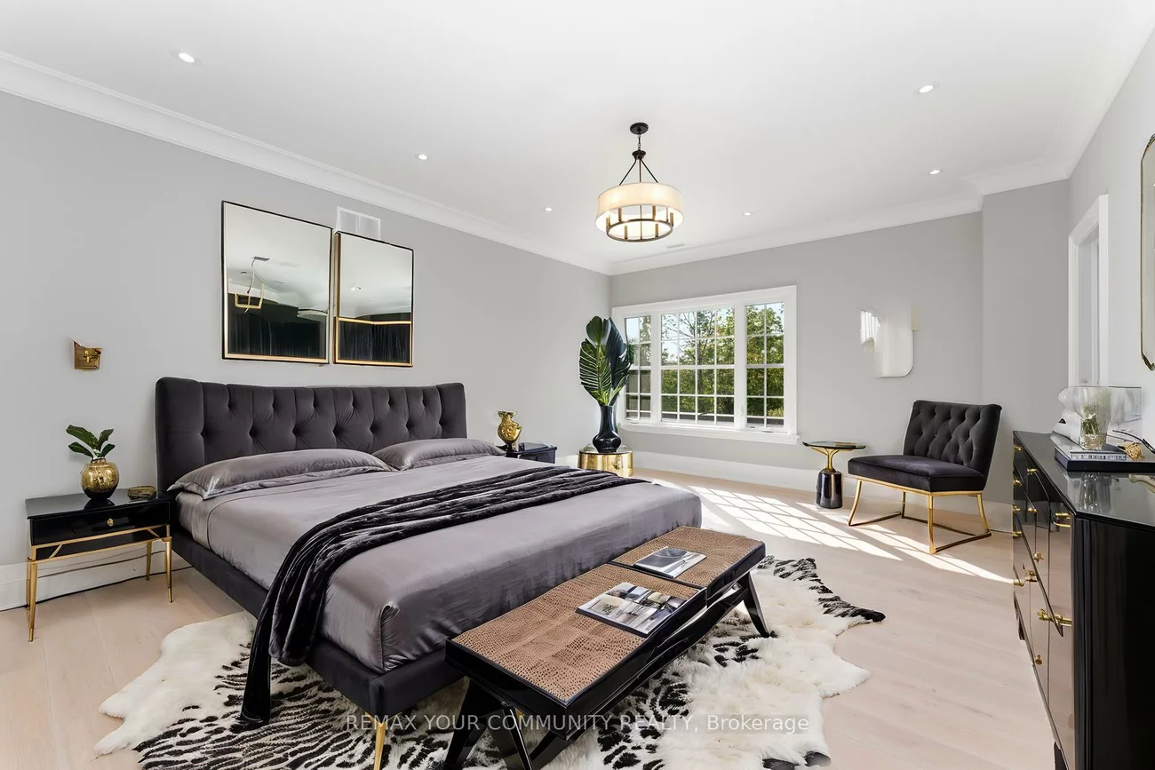 130, St. John's, Aurora Village, Aurora