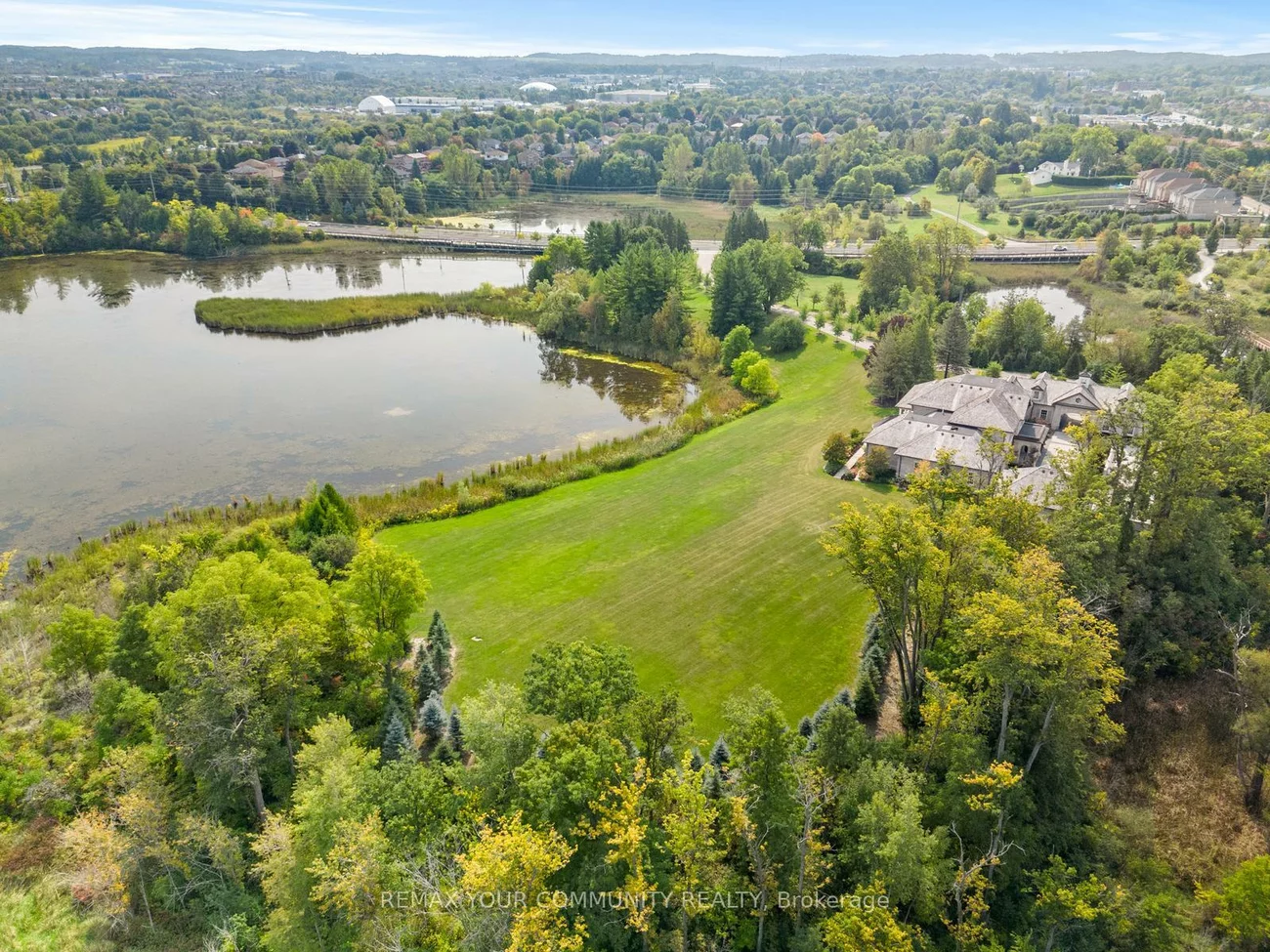 130, St. John's, Aurora Village, Aurora