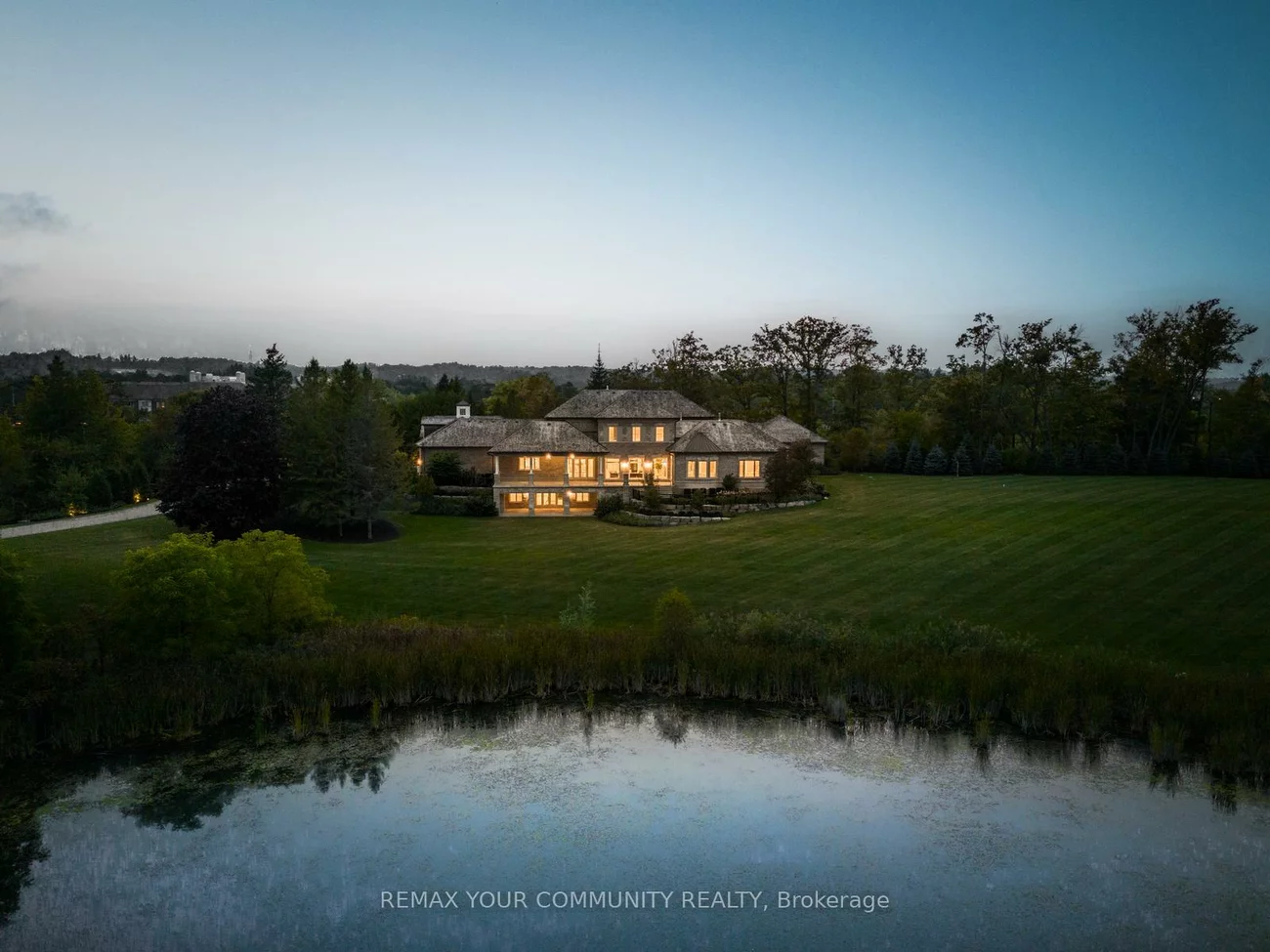 130, St. John's, Aurora Village, Aurora