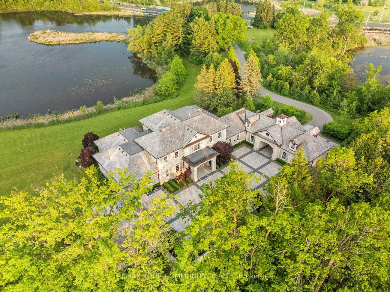 130, St. John's, Aurora Village, Aurora